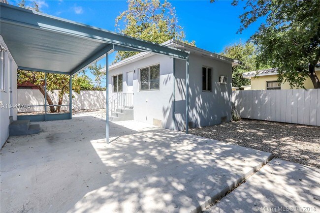 Foto del edificio - 6715 NE Miami Pl