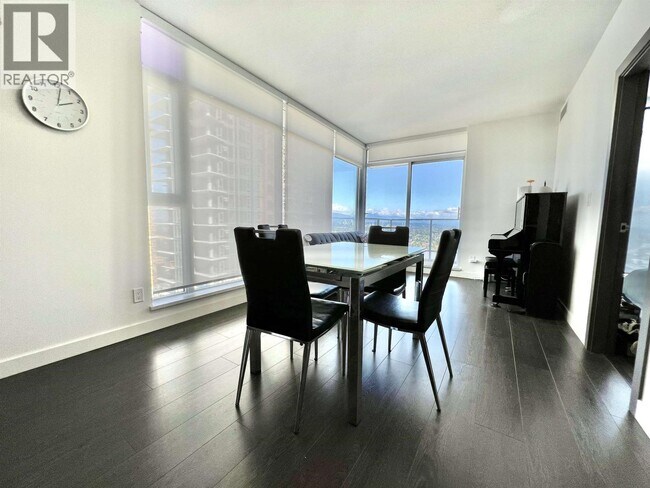 Photo du bâtiment - 6538 Nelson Ave