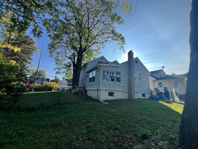 Building Photo - 738 Griswold St