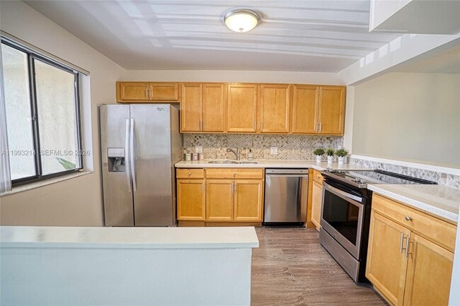 Foto del edificio - 434 Lakeview Dr