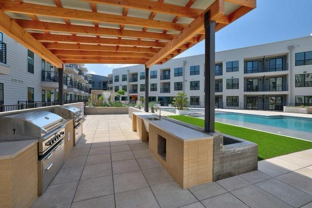 Building Photo - 1701 Simond Ave