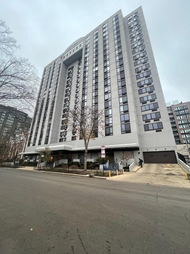 Building Photo - 1221 N Dearborn St
