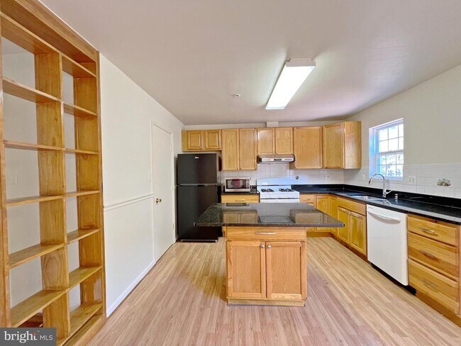 Building Photo - 10419 Procera Dr