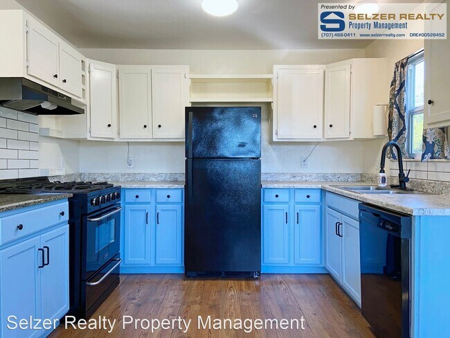 Foto del edificio - 3 br, 1 bath House - 196 Cherry St.
