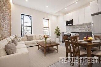 Building Photo - Stunning New 2 Bed in Crown Heights with Lounge & Backyard!