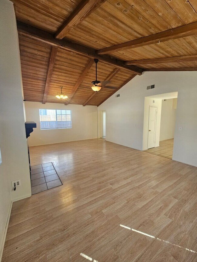 Foto del edificio - 12th St Omid