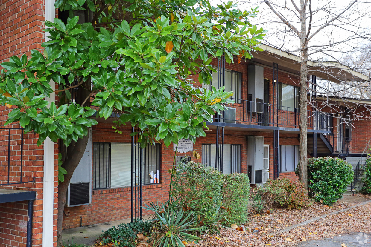 Foto del edificio - Chalet on 10th