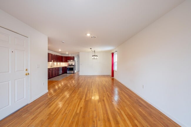 Foto del edificio - 108 Claremont Ave