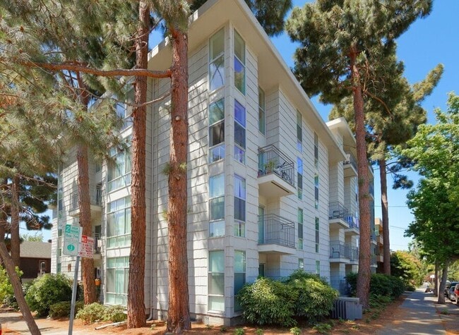 Building Photo - 2240 Blake St