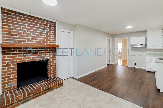 Foto del edificio - NOW OFFERING HALF OFF THE FIRST FULL MONTH...