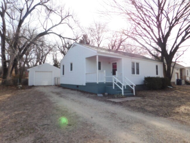 Foto del edificio - Very nice 3 bedroom/1 bath in El Dorado!
