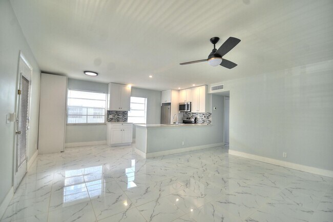 Foto del edificio - 137 Normandy Ln