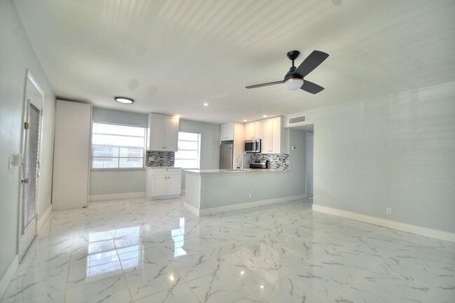 Building Photo - 137 Normandy Ln