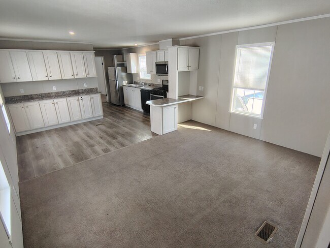 Building Photo - 5222 Rhine Dr