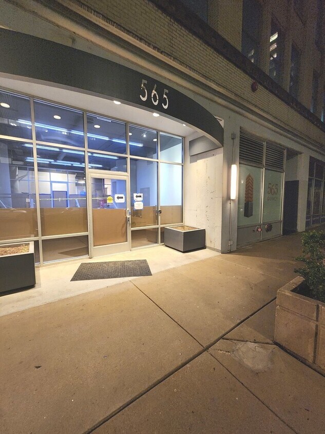 Foto principal - 565 W Quincy St