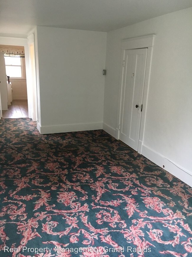 Foto del edificio - 4 br, 1.5 bath House - 127 Lafayette Street