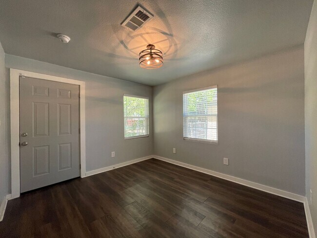 Building Photo - ASK ABOUT OUR OCTOBER MOVE-IN SPECIALS - A...