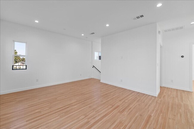 Foto del edificio - 4017 Mont Clair St