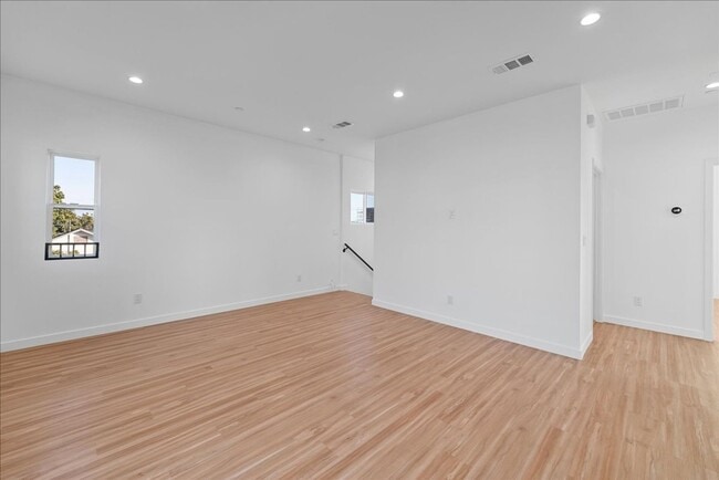 Photo - 4019 1/2 Mont Clair St- Apartment