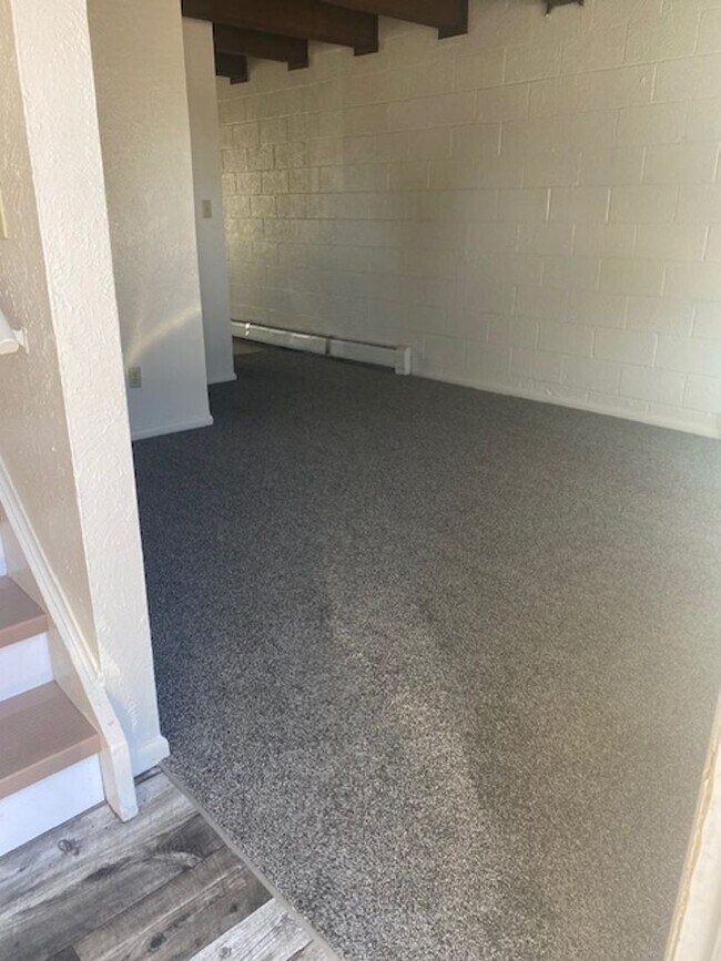 Building Photo - 175 B Grn