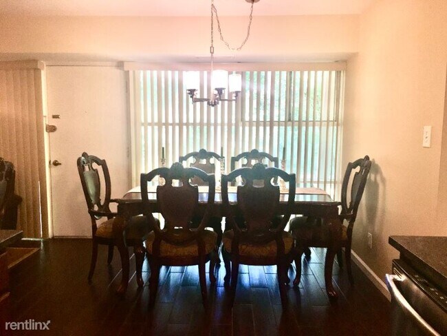 Building Photo - 1 br, 1 bath Condo - 4325 Americana Dr