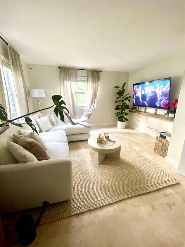 Foto principal - 4600 SW 67th Ave