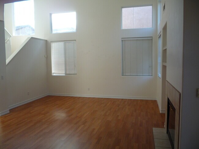 Building Photo - Spacious 2-Story Home with 2-Car Garage In...
