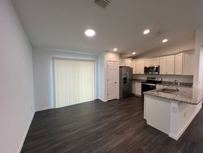 Foto del edificio - GORGEOUS 3 Bedroom, 2 Bathroom Home in Ock...