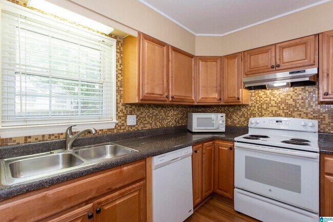 Foto del edificio - 804 Vestavia Villa Ct