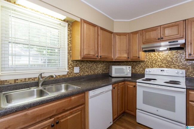 Building Photo - 804 Vestavia Villa Ct