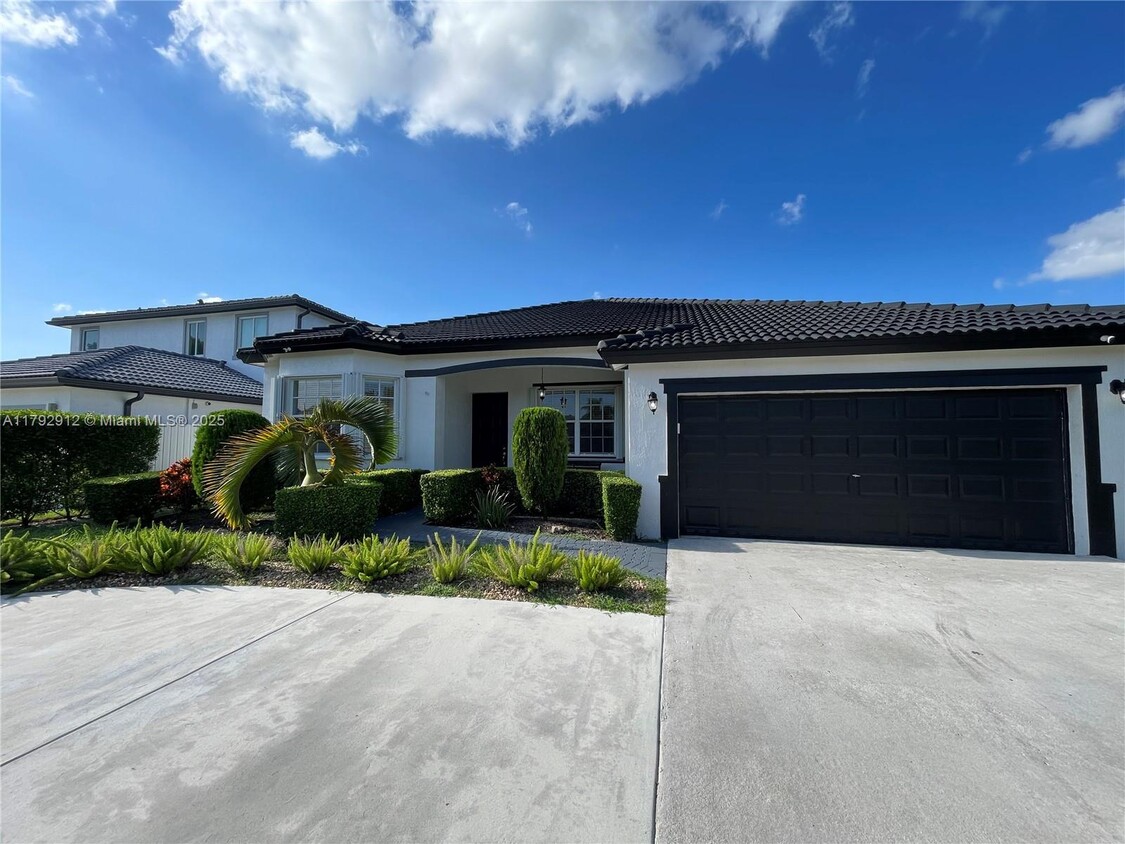 Foto principal - 15957 SW 141st St