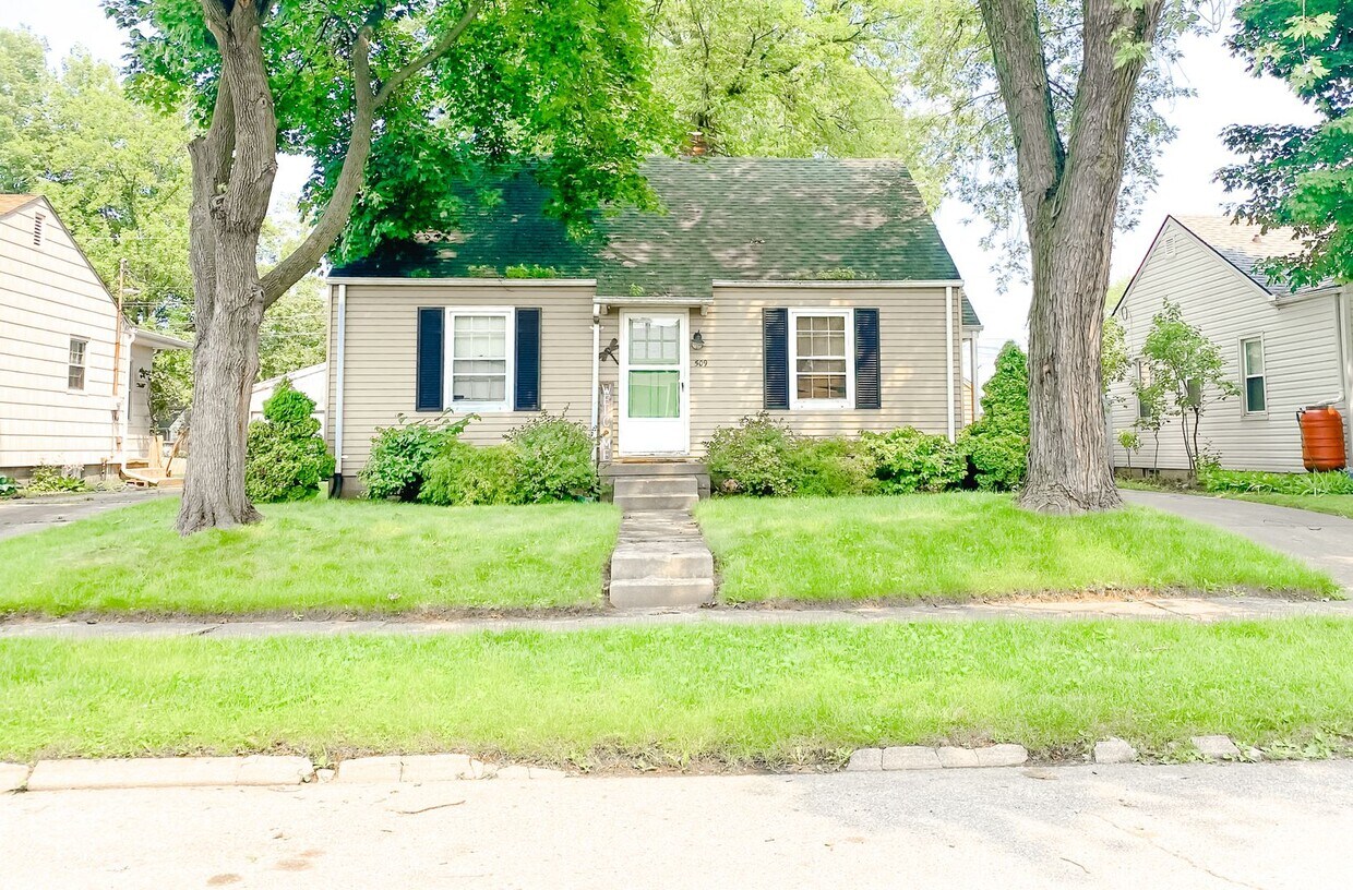 Primary Photo - Two bedroom House W/ Finished Basement, Ga...