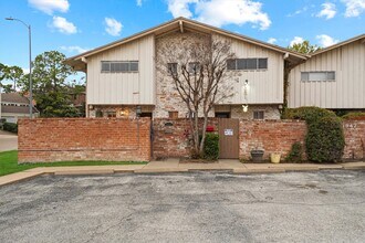 Building Photo - 1953 Stoney Brook Dr