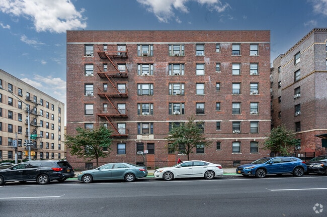 Building Photo - Croydon Manor