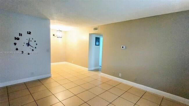 Foto del edificio - 711 NE 2nd Ave