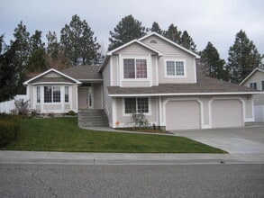 Building Photo - 124 Piper Ct