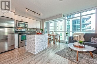 Building Photo - 215 Fort York Blvd