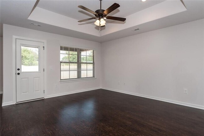 Foto del edificio - 105 Lion Dr N