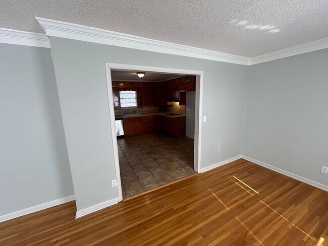 Foto del edificio - 400 Glen Crest Dr