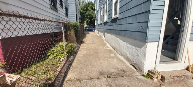 Foto del edificio - 396 Chadwick Ave