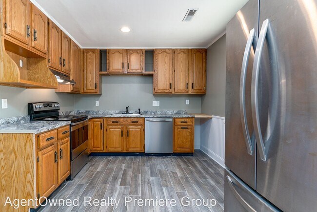 Building Photo - 3 br, 1.5 bath House - 117 Mountain Pine Road