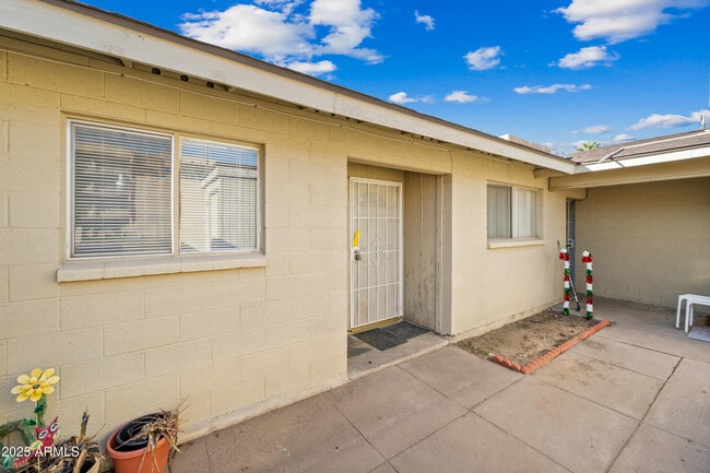 Building Photo - 3445 E Earll Dr