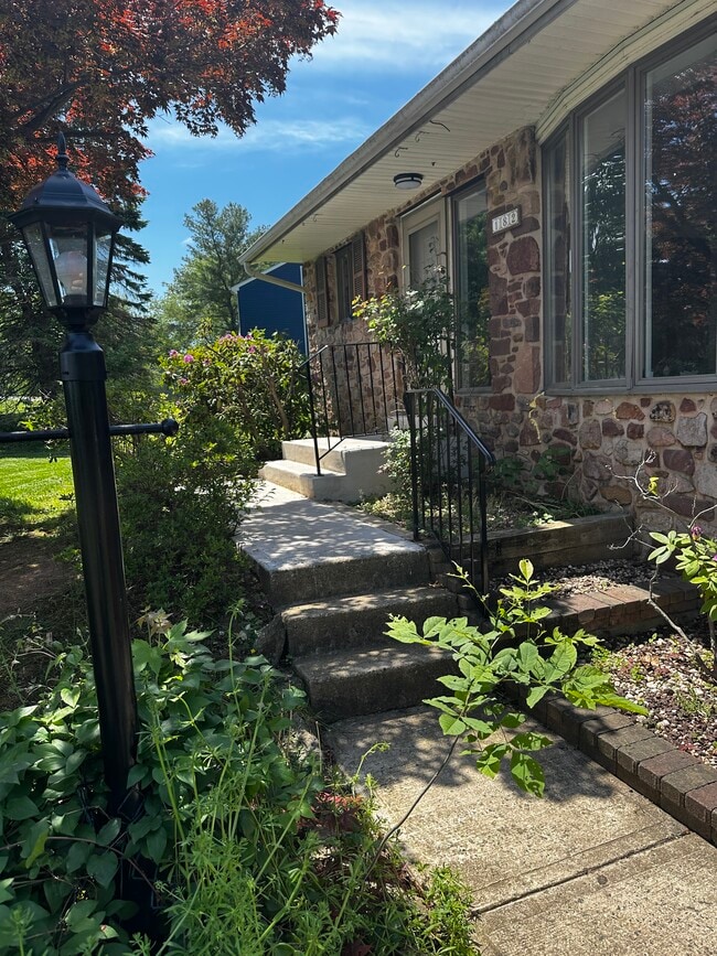 Front entrance - 182 Jenkins Ave