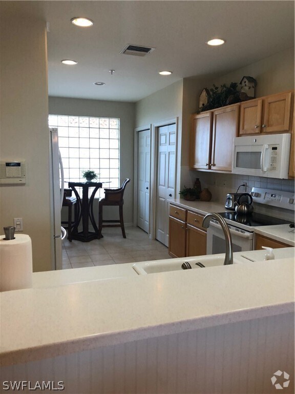 Southmont Cove at Lexington Apartments for Rent with Parking Fort