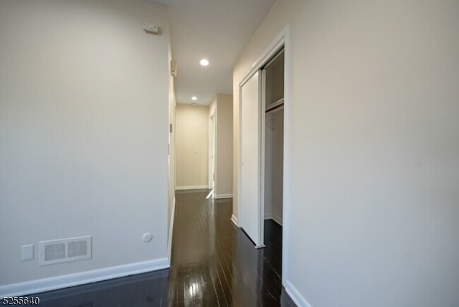 Building Photo - 56 Jardine Rd