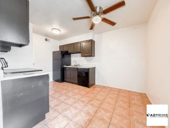 Building Photo - Introducing this Remarkable 2/1 Phoenix Co...
