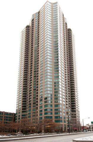 Building Photo - 400 N La Salle Dr