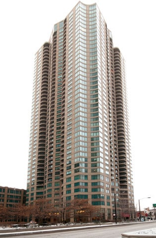 Building Photo - 400 N La Salle Dr