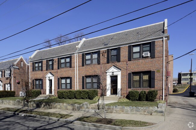 Building Photo - 2512-2514 N St SE