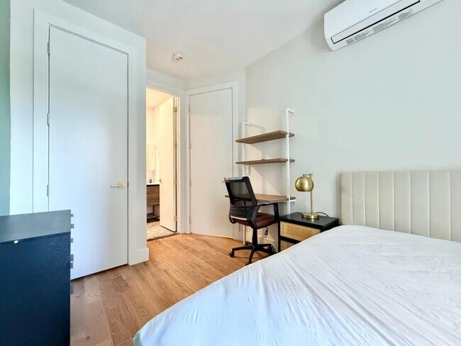 Foto del edificio - Furnished room/NOT APARTMENT